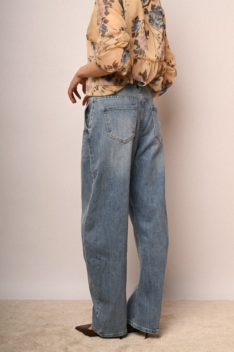 Jeans baggy in denim azzurro con pinces