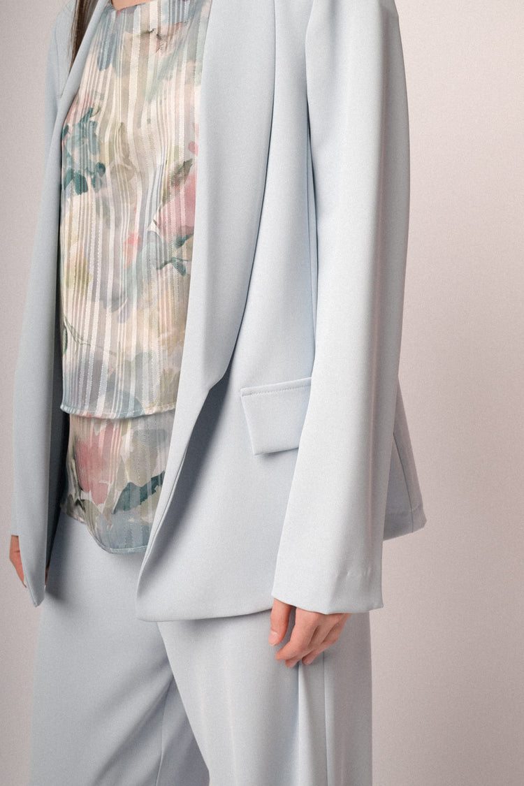 Blazer fluente celeste con revers a scialle