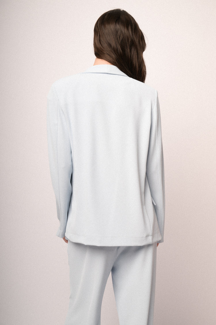 Blazer fluente celeste con revers a scialle