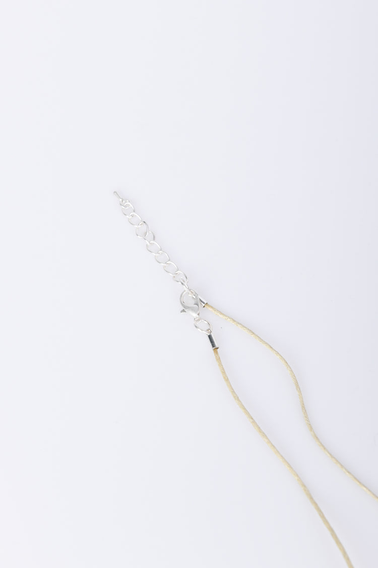 Collana lunga con pendenti a goccia