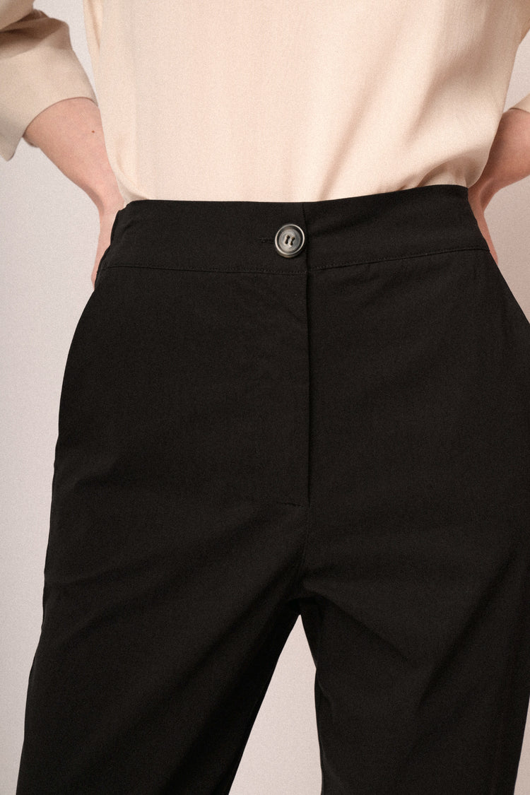 Pantaloni a vita alta con gamba dritta nero
