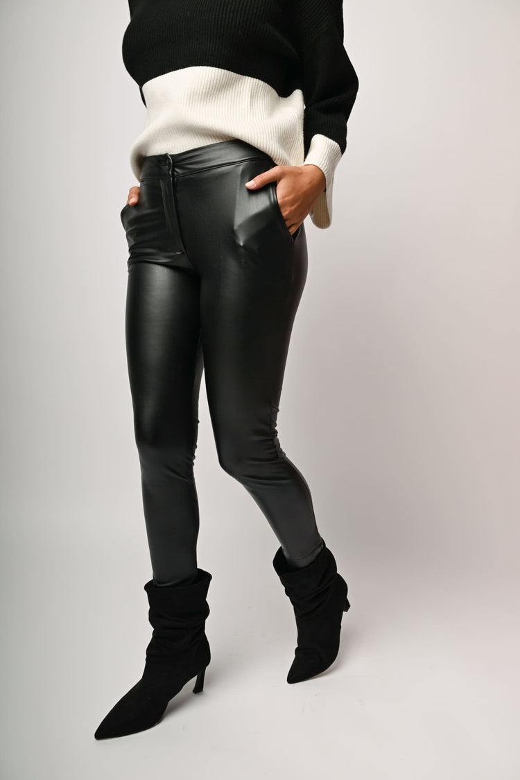 Pantaloni slim-fit in similpelle