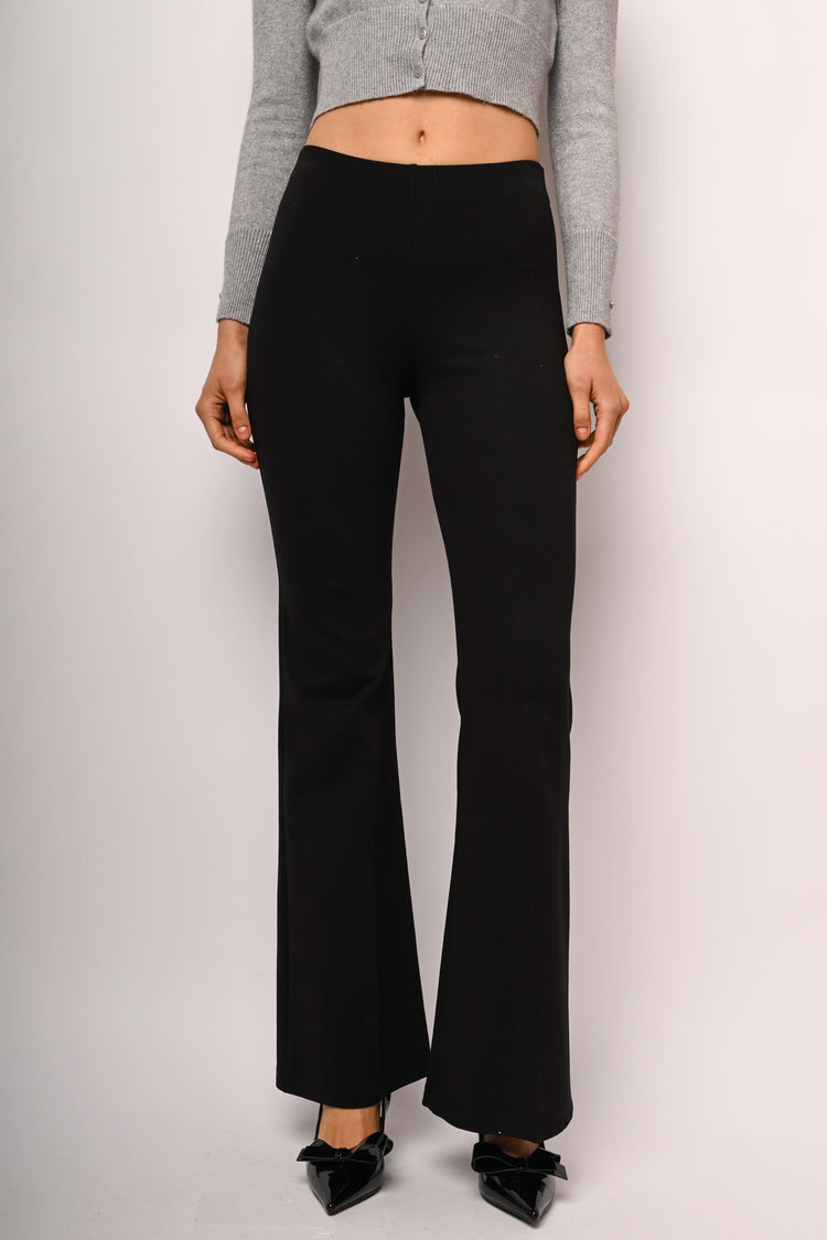 Pantaloni a gamba svasata