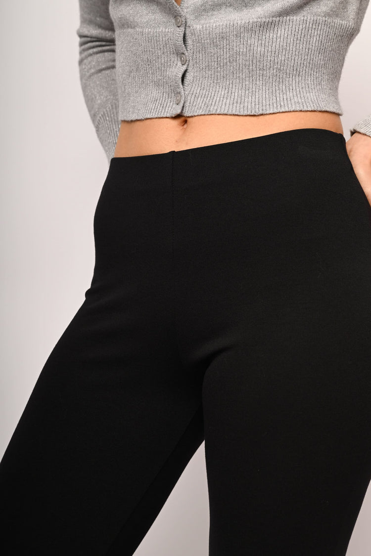 Pantaloni a gamba svasata