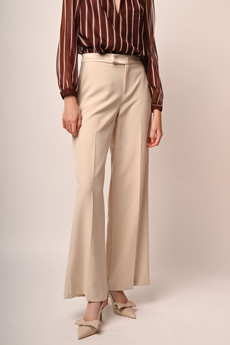 Pantaloni palazzo con piega stirata