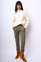 Pantaloni classici con bottoni