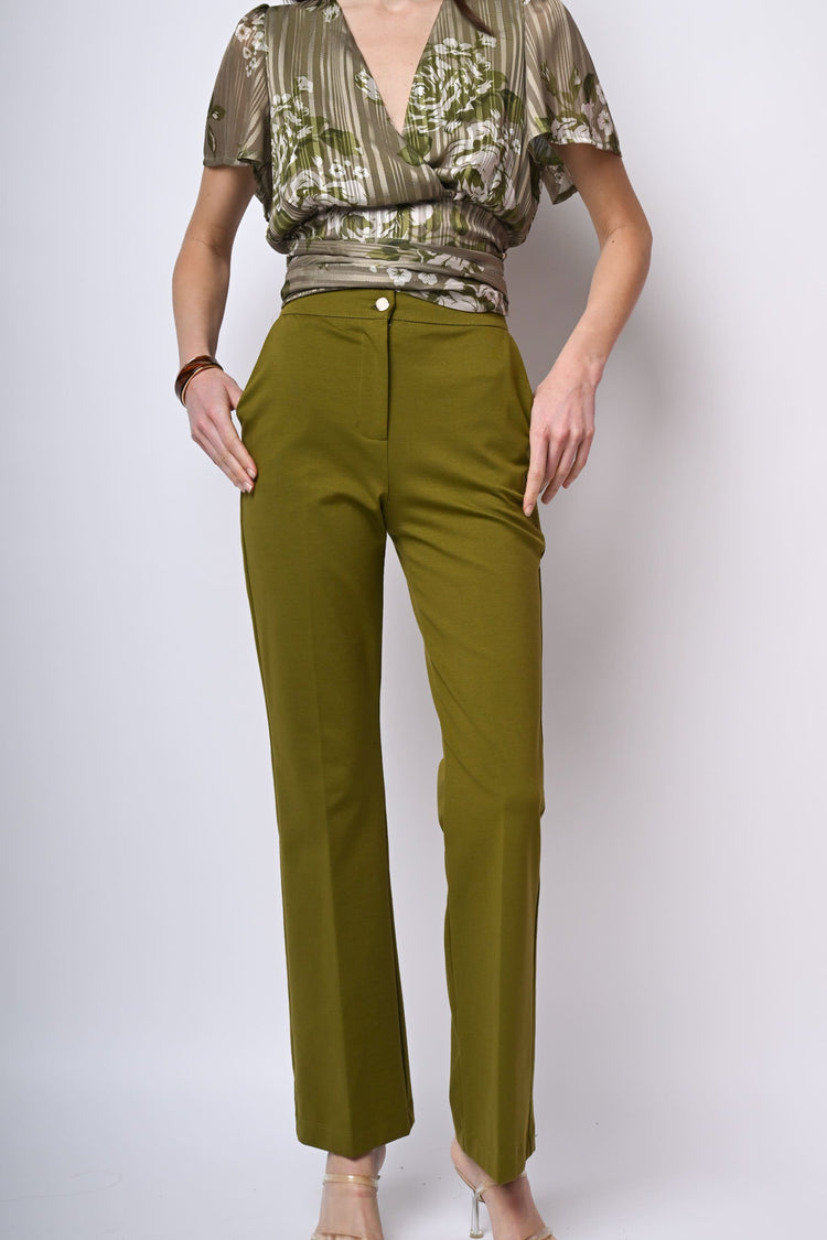 Pantaloni a gamba svasata