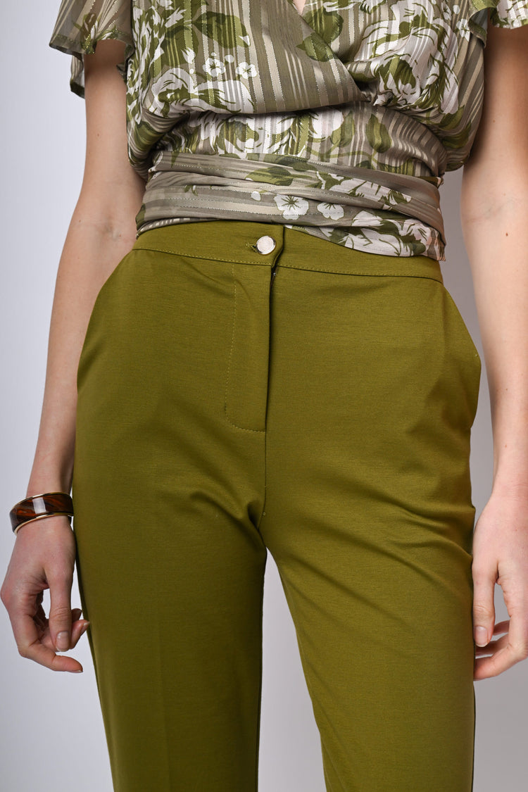 Pantaloni a gamba svasata