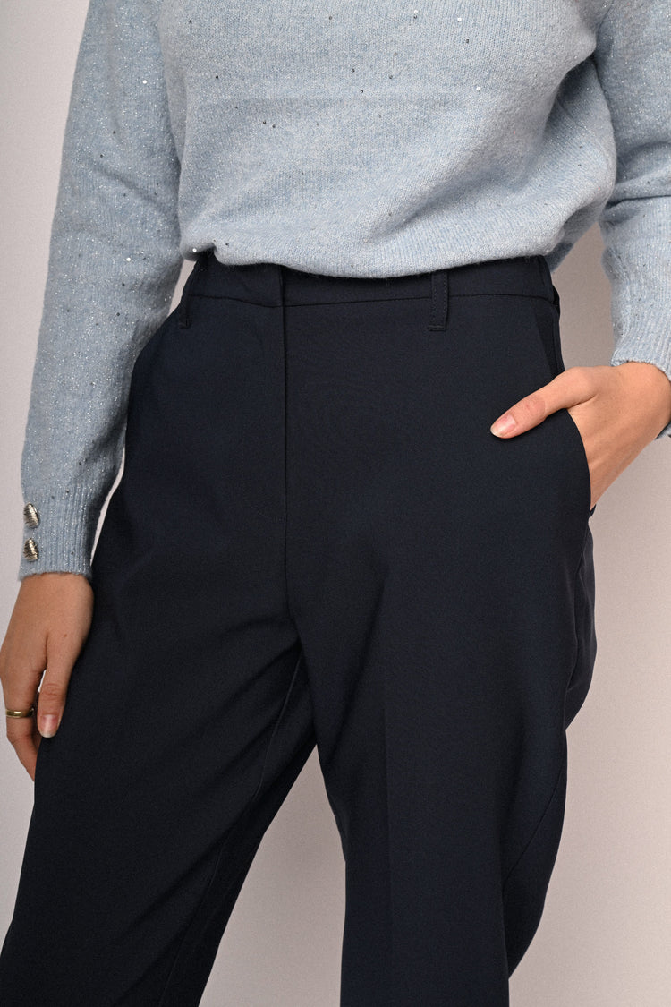 Pantaloni basic con tasche laterali