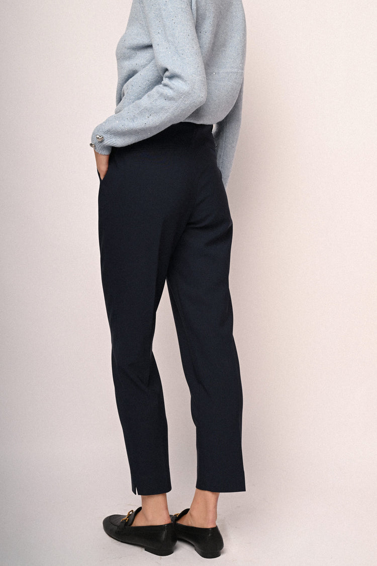 Pantaloni basic con tasche laterali
