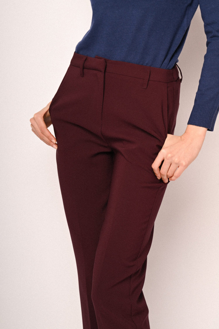 Pantaloni basic con tasche laterali