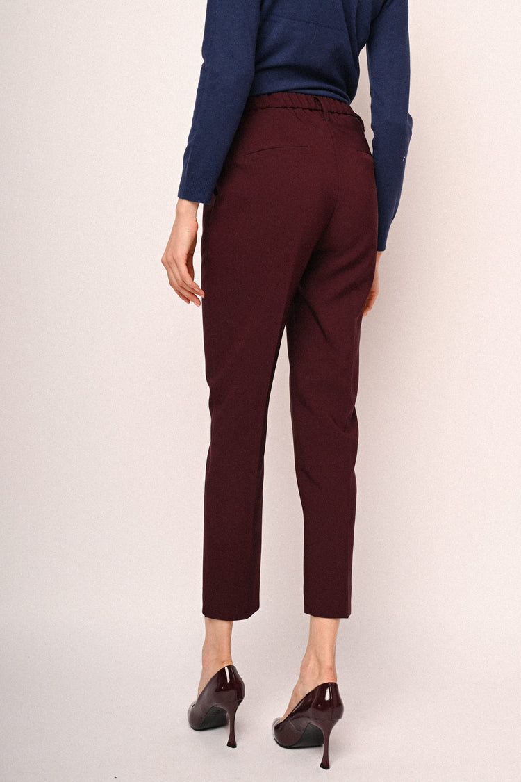 Pantaloni basic con tasche laterali