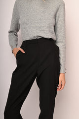 Pantaloni basic con tasche laterali