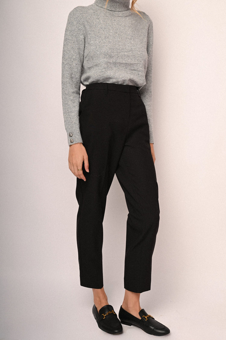 Pantaloni basic con tasche laterali