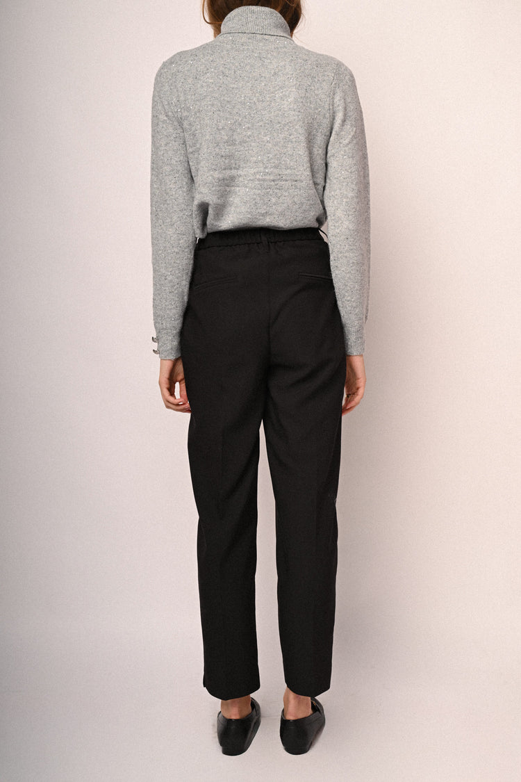 Pantaloni basic con tasche laterali