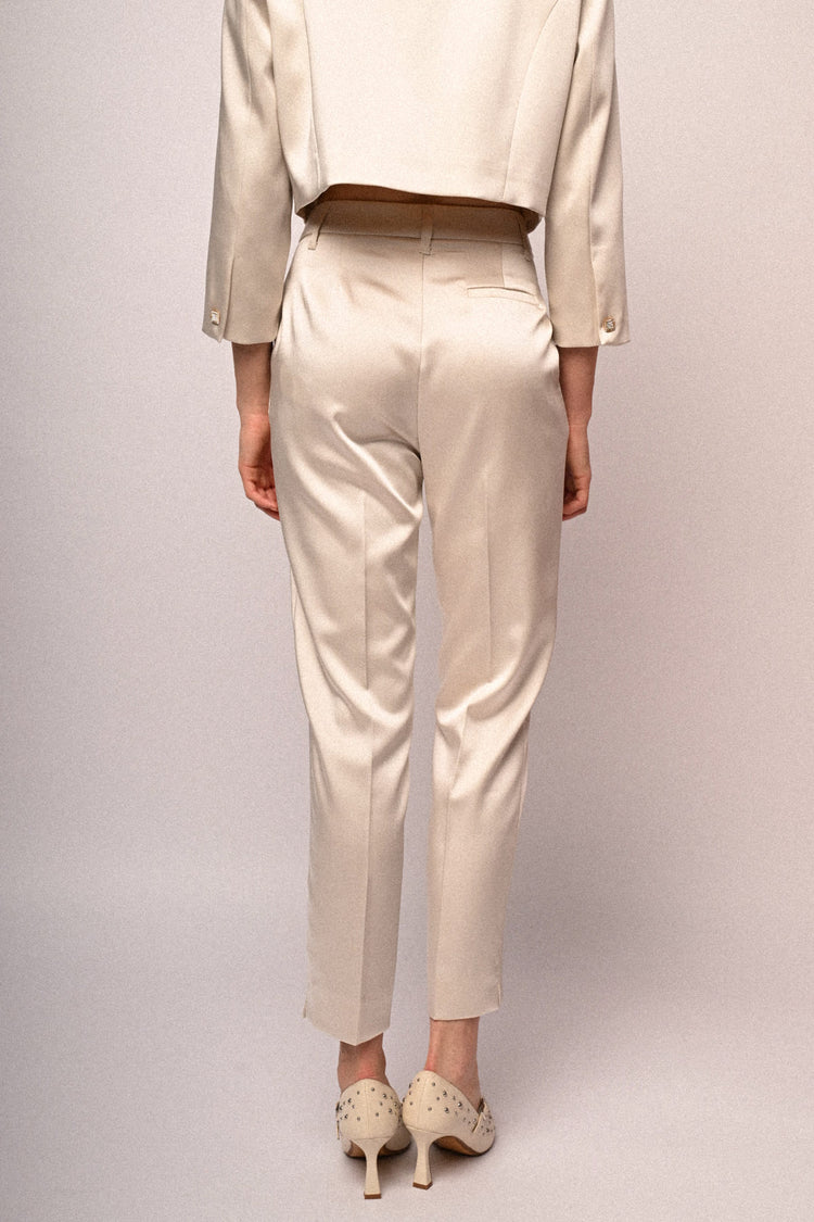 Pantaloni in raso con bottone gioiello