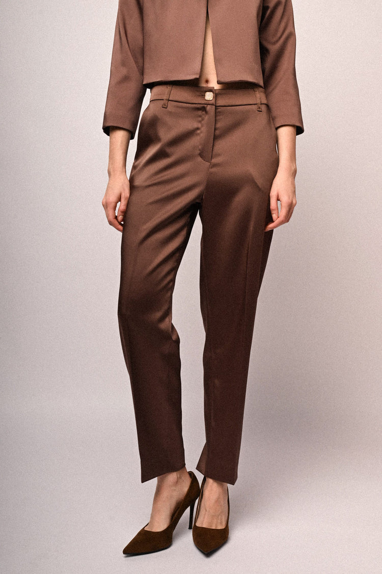 Pantaloni in raso con bottone gioiello
