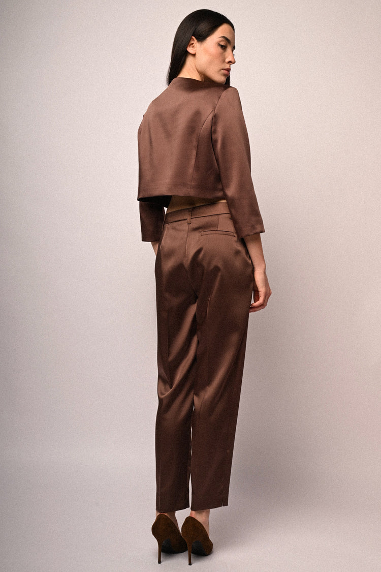 Pantaloni in raso con bottone gioiello
