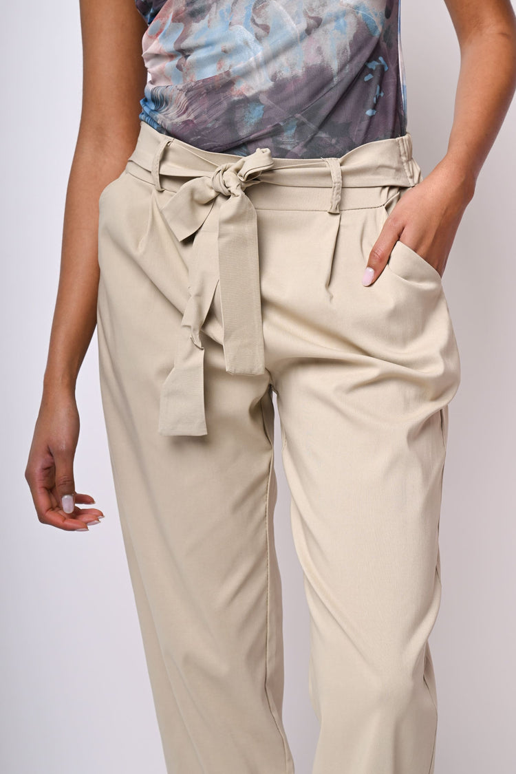 Pantaloni con cintura da annodare