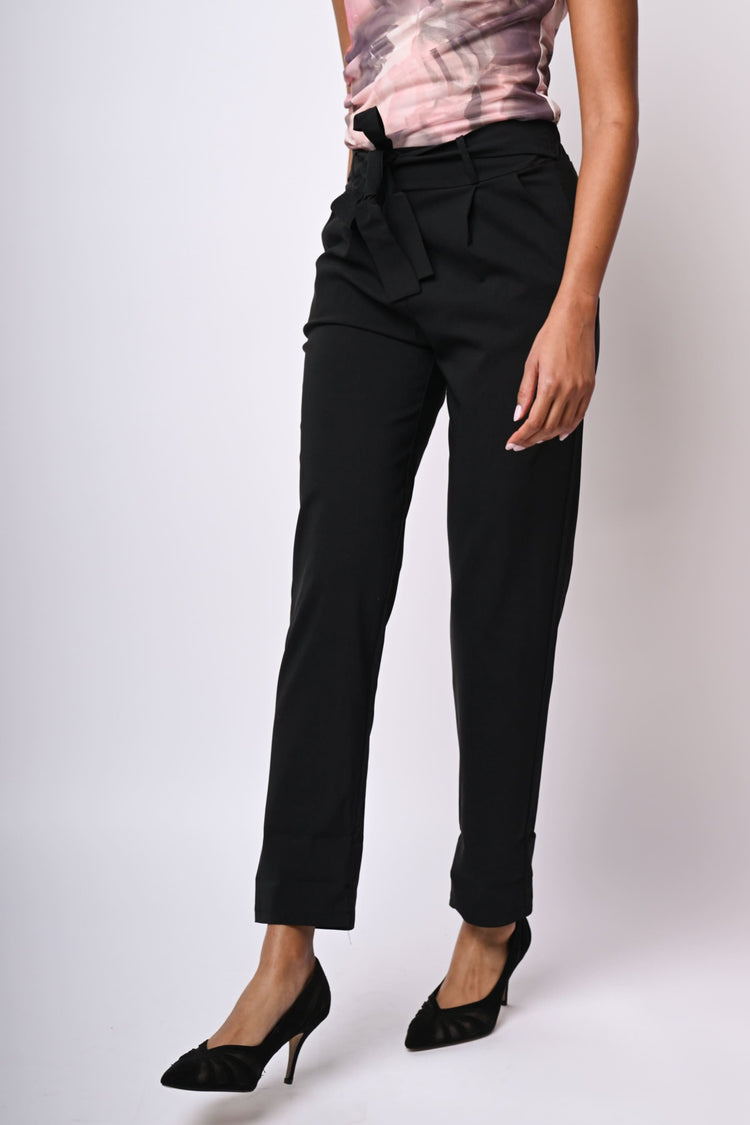 Pantaloni con cintura da annodare