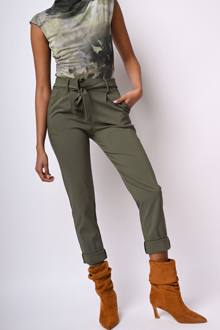 Pantaloni con cintura da annodare