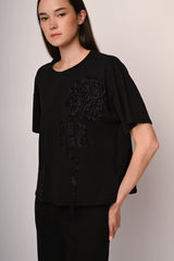 T-shirt con applicazione floreale