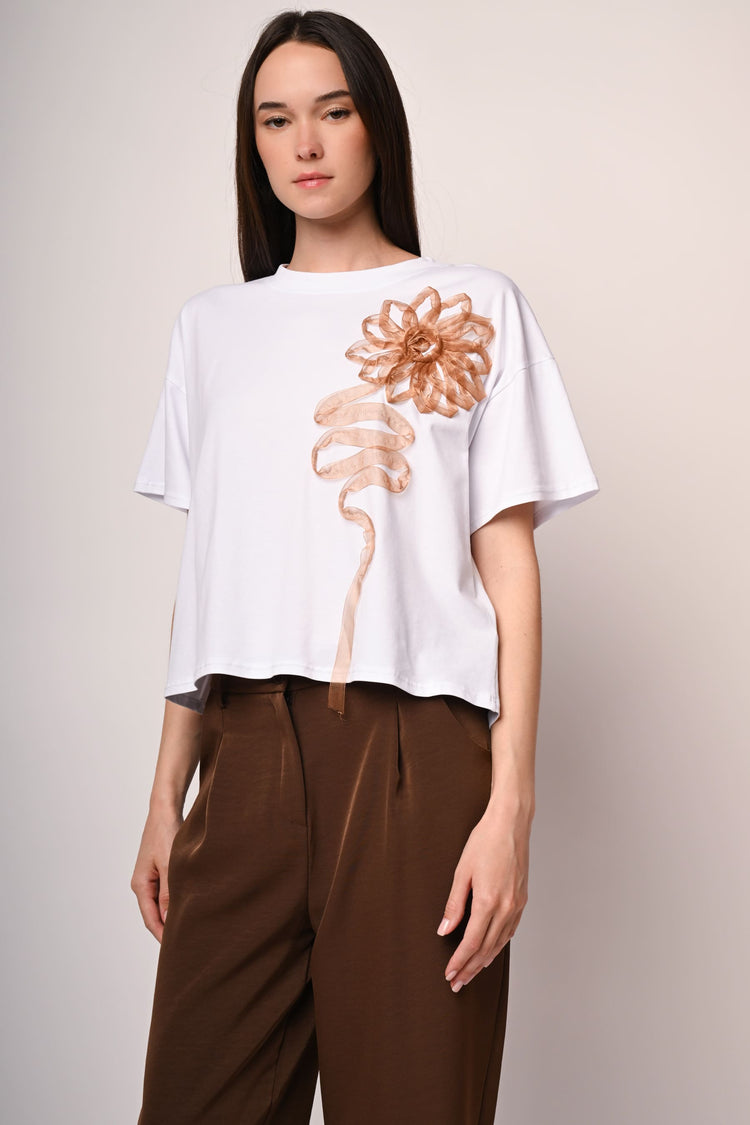 T-shirt con applicazione floreale