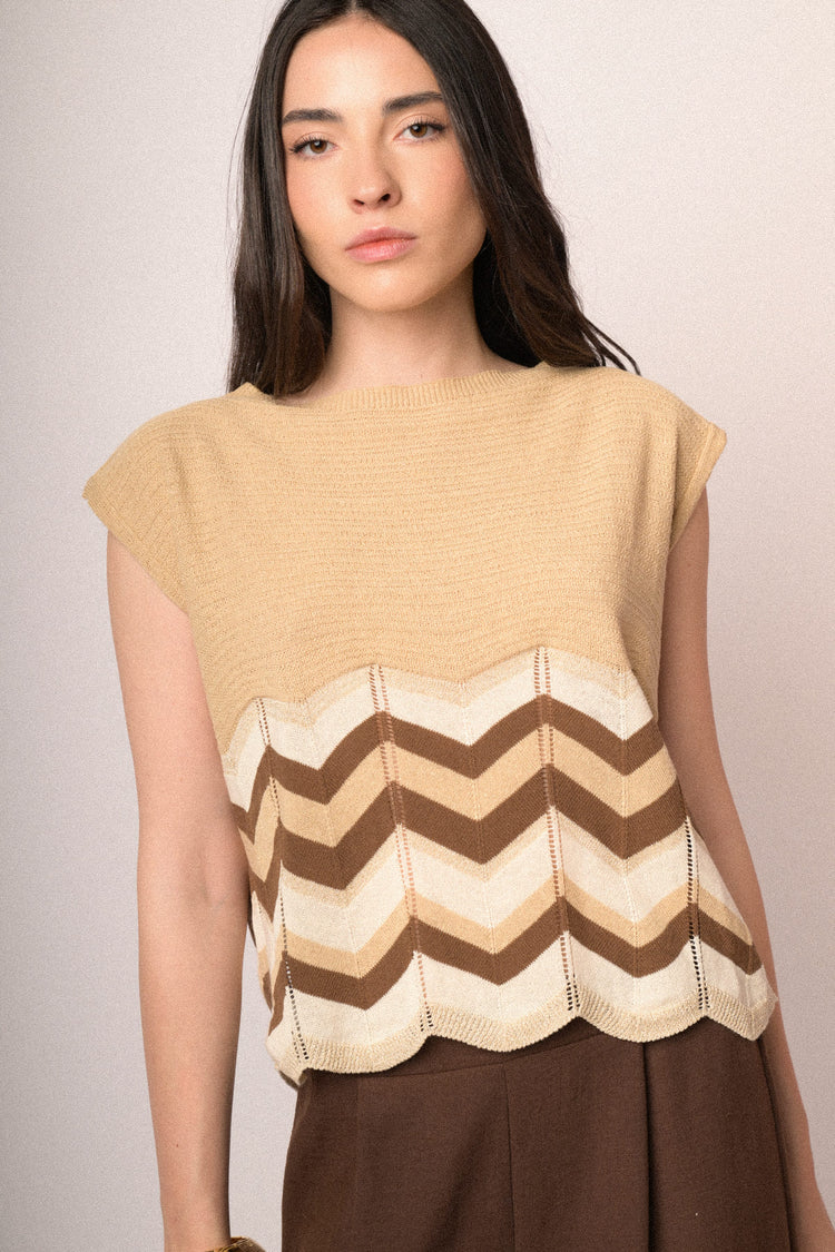 Top in maglia beige con righe zig-zag multicolor