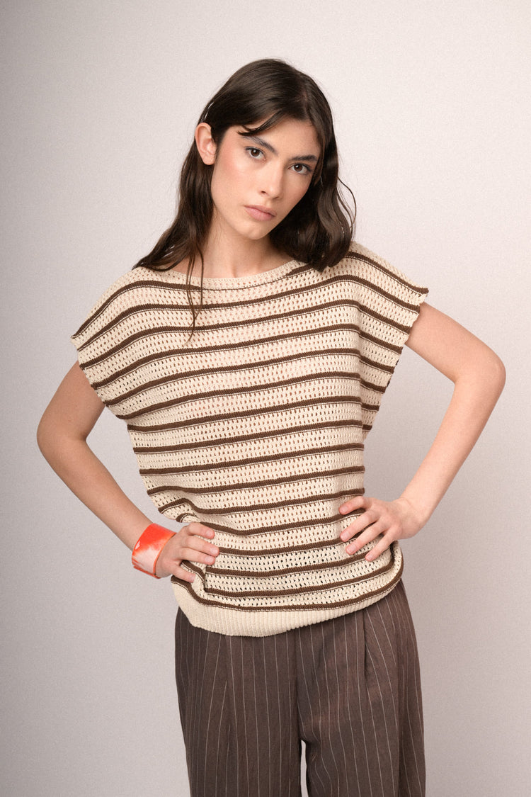 Top a righe ebano e avorio in maglia crochet