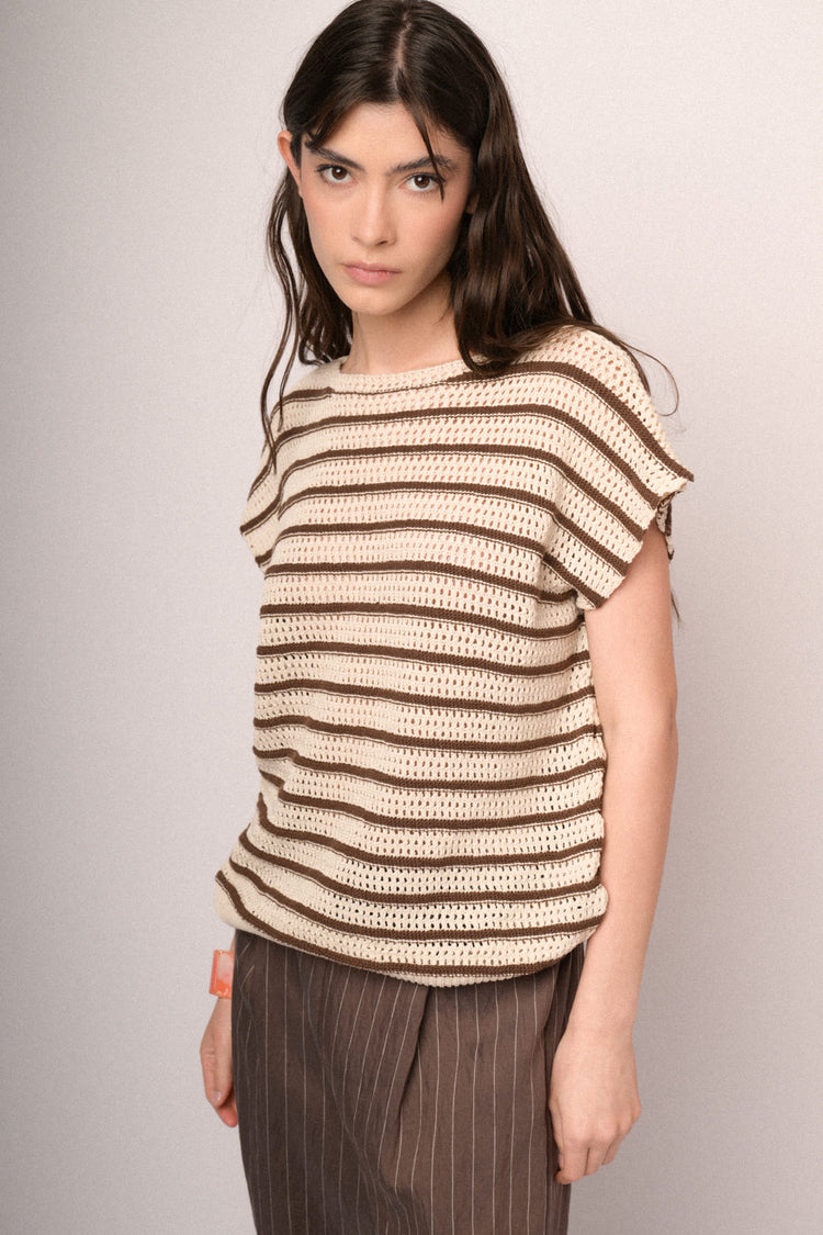 Top a righe ebano e avorio in maglia crochet