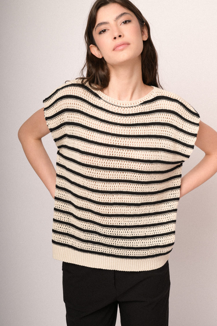 Top a righe nero e avorio in maglia crochet