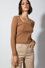 Pull crop con scollo quadrato