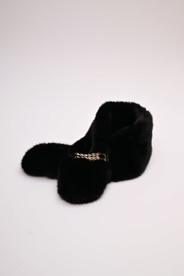 Sciarpa in faux fur con anello-gioiello
