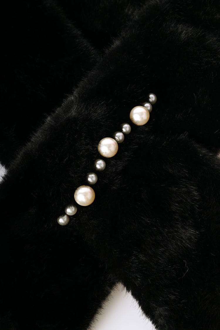 Sciarpa in faux fur con perle