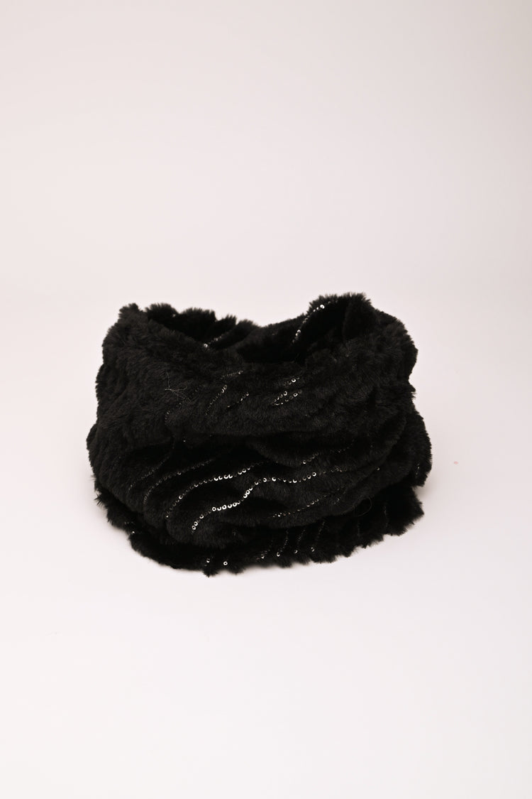 Collo con decorazione paillettes