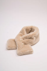 Sciarpa in faux fur con anello-gioiello