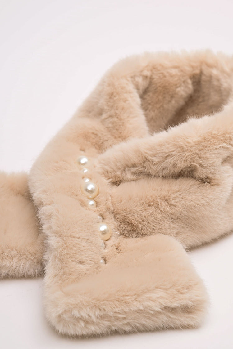 Sciarpa in faux fur con anello-gioiello