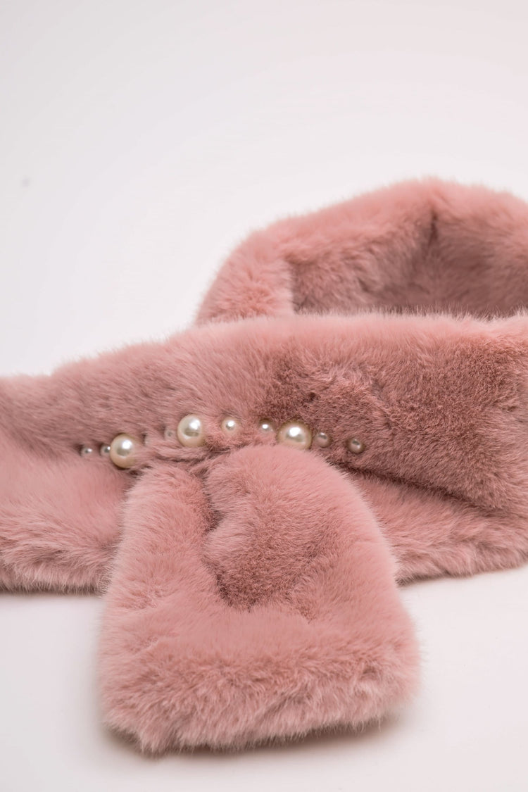 Sciarpa in faux fur con anello-gioiello