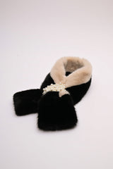 Sciarpa in faux fur con anello-gioiello