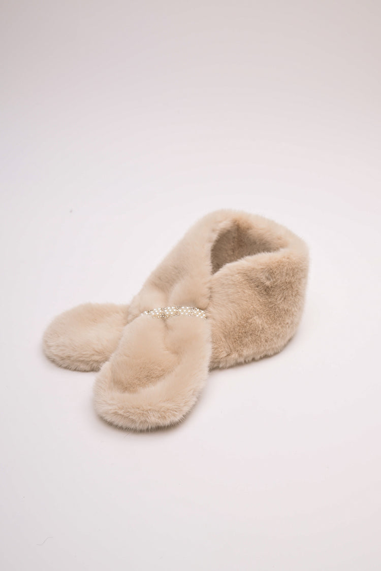 Sciarpa in faux fur con anello-gioiello