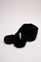 Sciarpa in faux fur con anello-gioiello