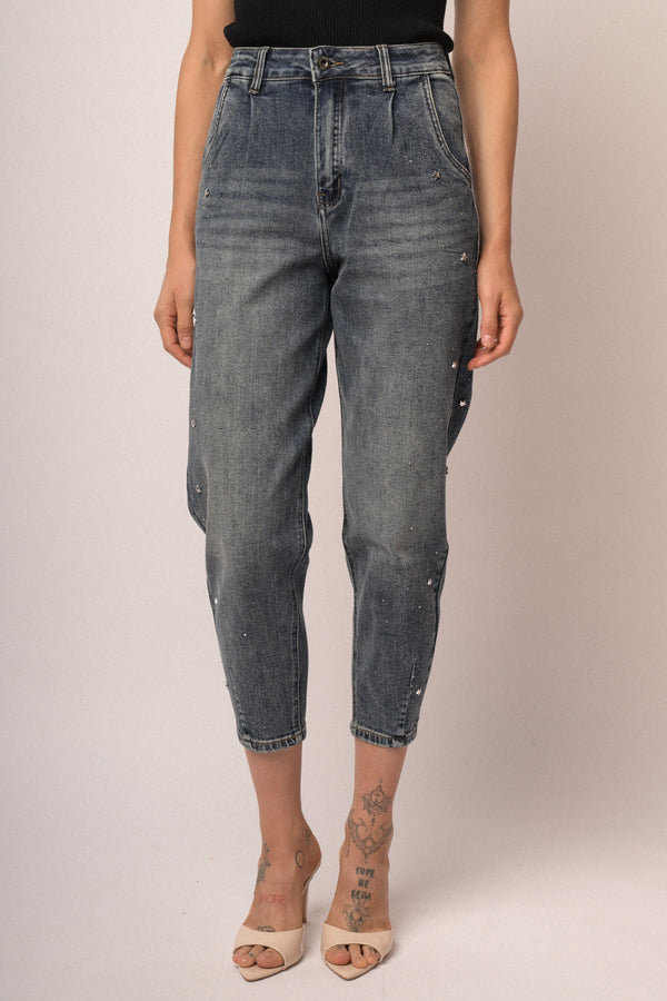 Jeans mom con applicazioni