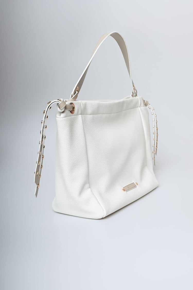 Borsa a spalla con borchie sui cinturini