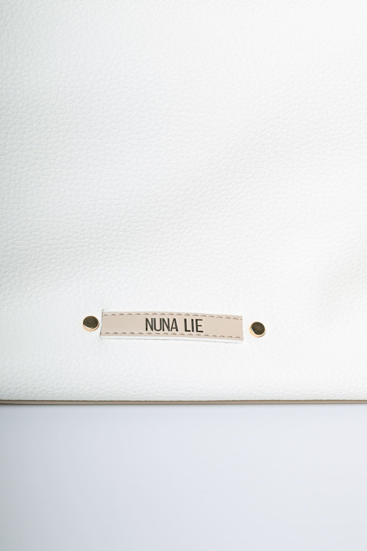 Borsa a spalla con borchie sui cinturini