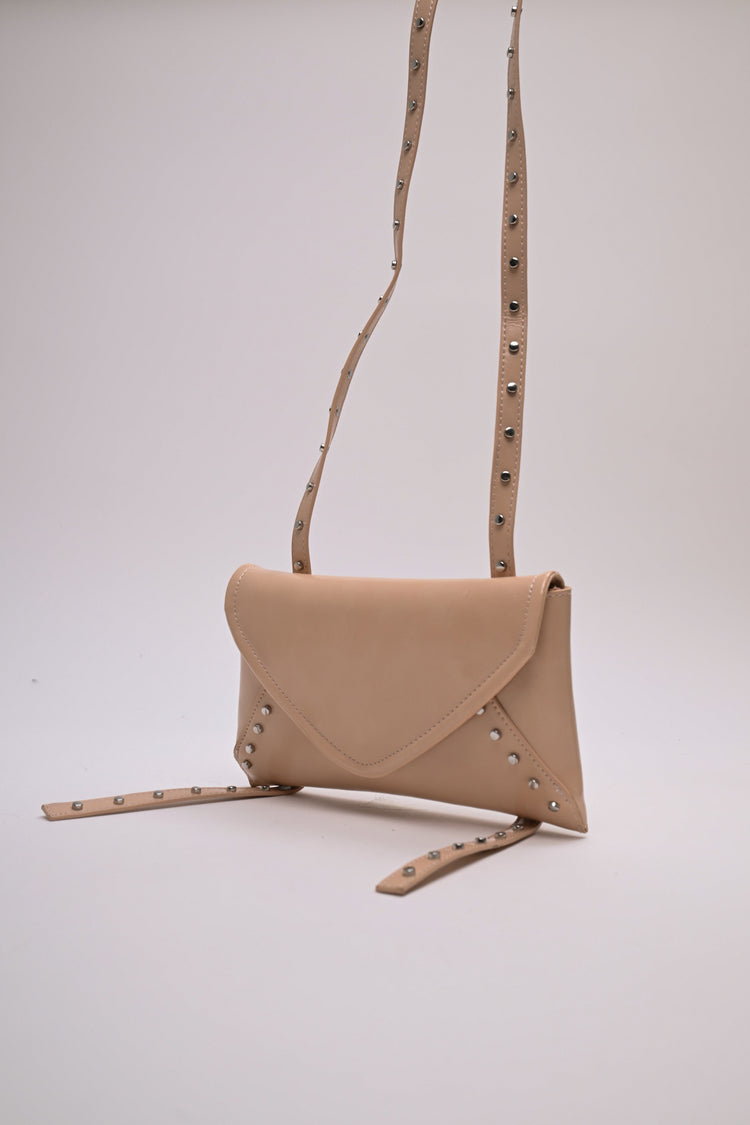 Borsa piccola nera con borchie decorative