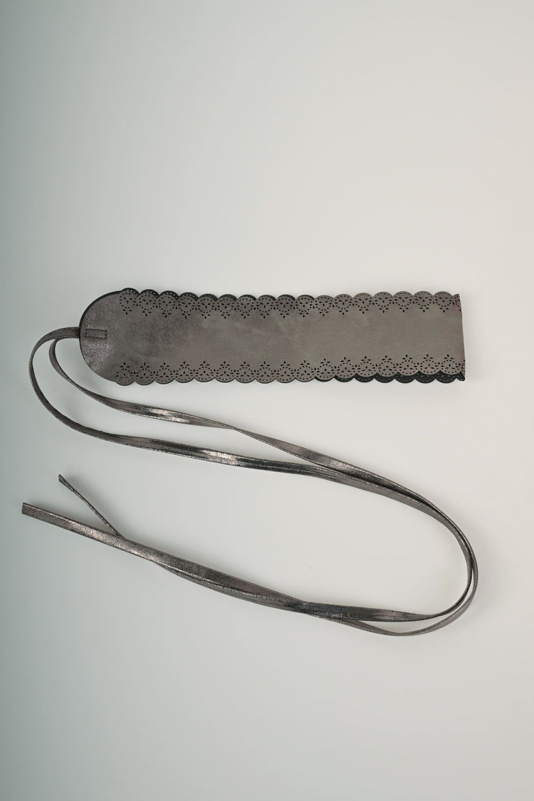 Cintura a fascia con motivo traforato
