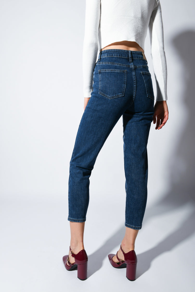 Jeans con mini borchie
