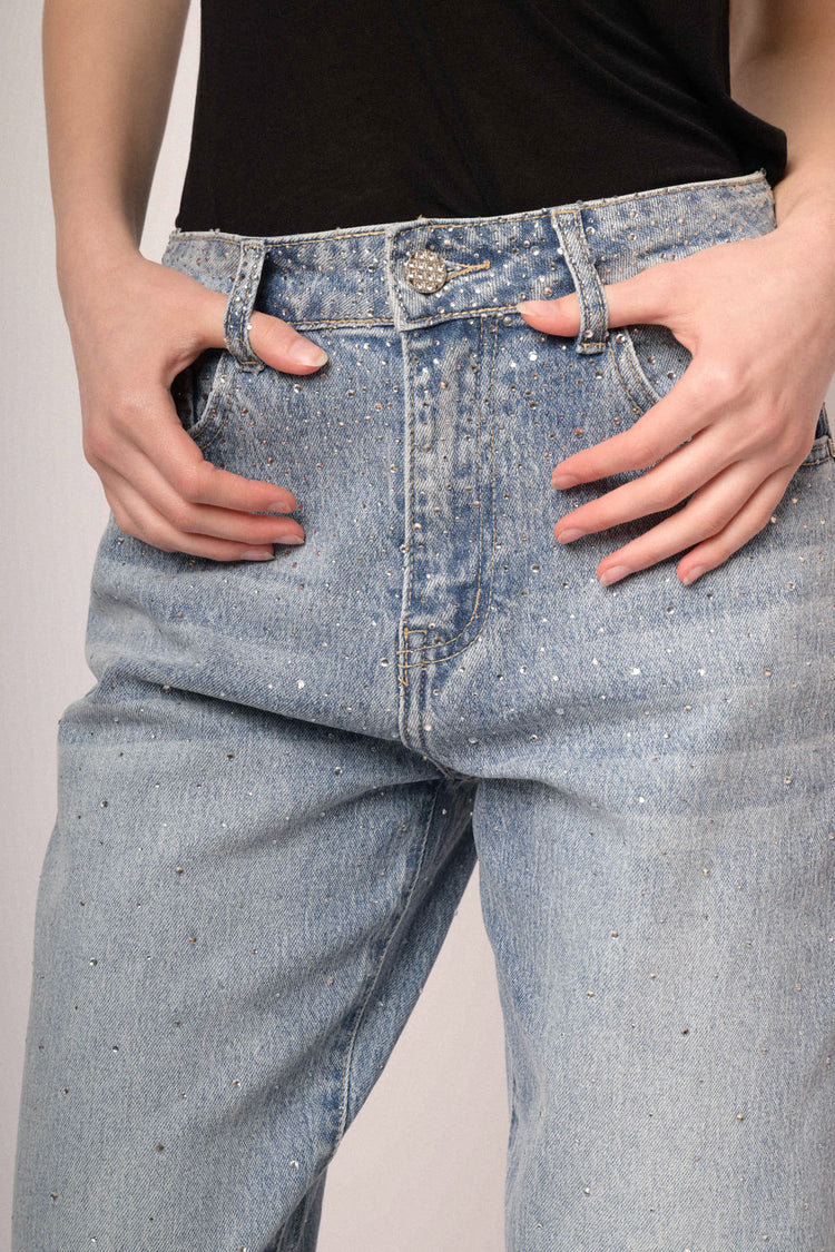 Jeans mom-fit con decorazione strass azzurro