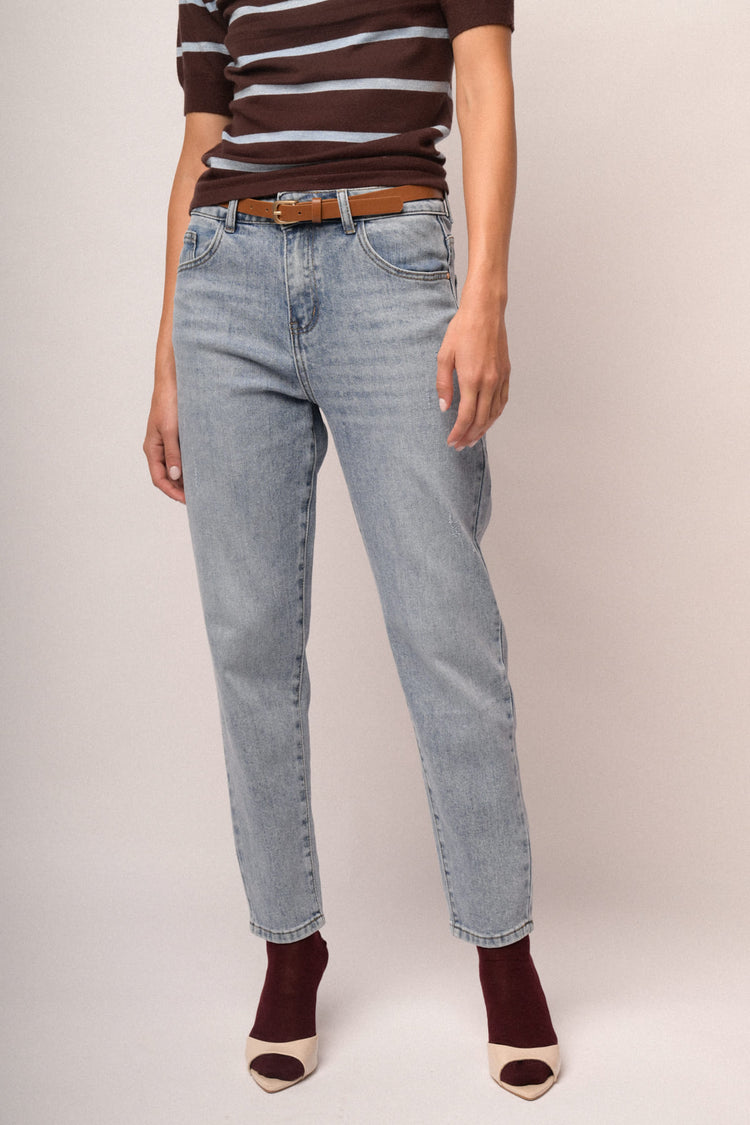 Jeans mom-fit in denim azzurro con cintura
