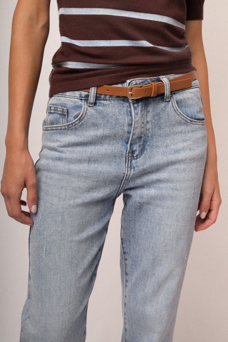 Jeans mom-fit in denim azzurro con cintura